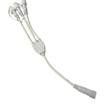 Skirstomasis kabelis - šviesos grandinėms ir šviesos užuolaidoms (1 įėjimas, 3 išėjimai) BALTAS