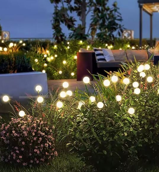 Sodo šviestuvas „Firefly“ su saulės baterija